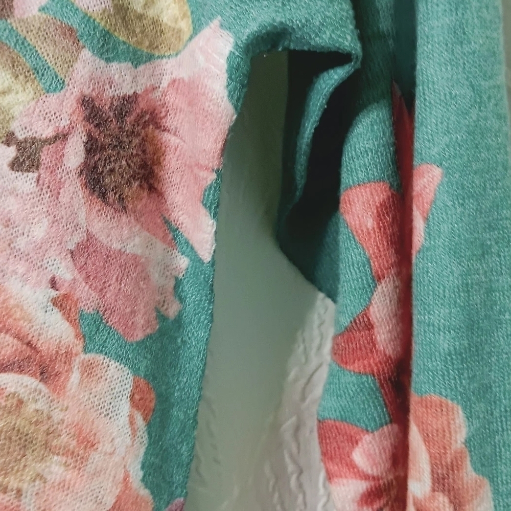 3X25 SOFT SURROUNDINGS medium floral thin top - Picture 11 of 12